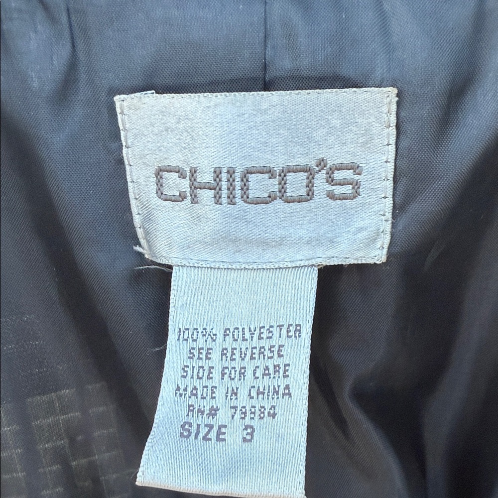 Chico's Black quilted Blazer with White Floral Print sz 3 - Picture 3 of 6